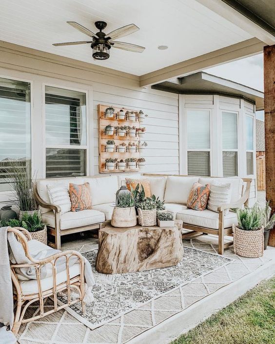Beautiful outdoor spaces to help inspire you to elevate your outdoor living. #outdoorspaces #outdooroasis #outdoorliving