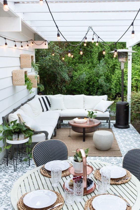 Beautiful outdoor spaces to help inspire you to elevate your outdoor living. #outdoorspaces #outdooroasis #outdoorliving