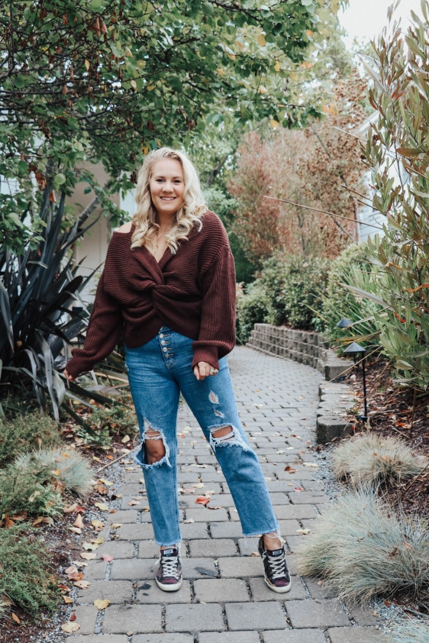 Twist front sweater and jeans. Casual fall outfit for preschool drop off and pick up. #falloutfit #fallstyle #fallsweater #twistfrontsweater