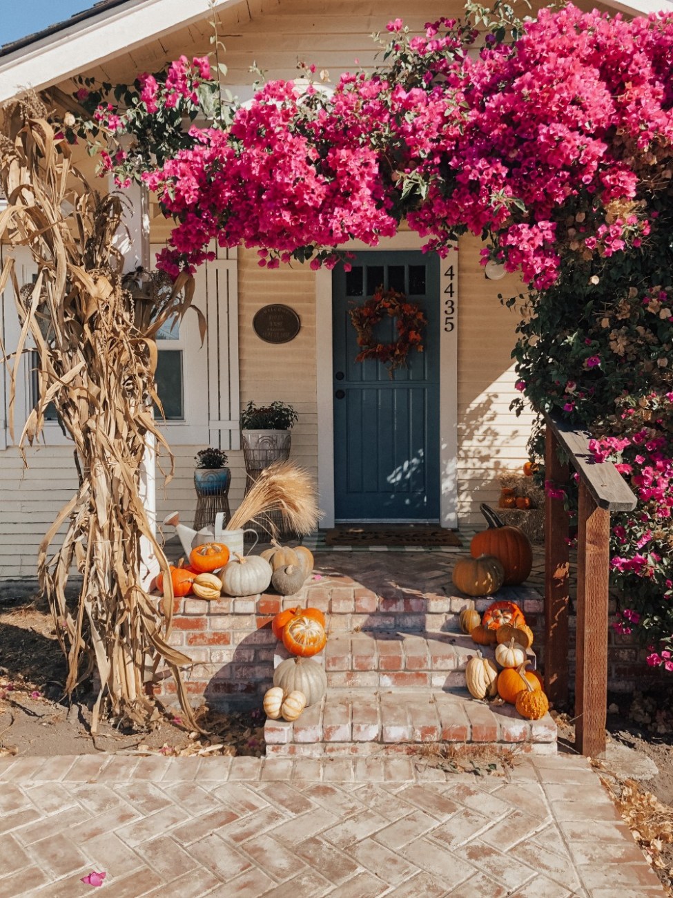 How to Create the Perfect Fall Porch. Sharing the 6 elements every fall porch needs on the blog. Click on over to read the post! #fallporch #fallporchdecor #porchdecor