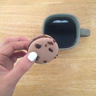  Morning coffee paired with a perfectly delicious coffee macaron! #sunday #morningcoffee #wakeup #latestart 