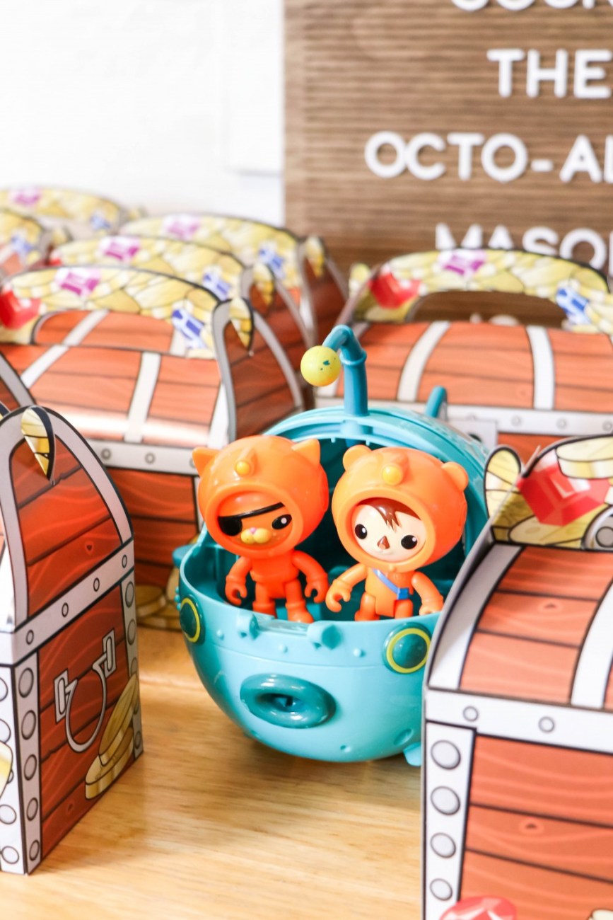 Last weekend we threw Mason an Octonauts themed third birthday party. I'm sharing all the details with you on the blog so click on over to check out the post! #ocotnauts #toddlerbirthdayparty #themedbirthdayparty #ocotnautsparty #partydecor #partysupplies #kidsbirthdayideas #toddlerbirthdayideas