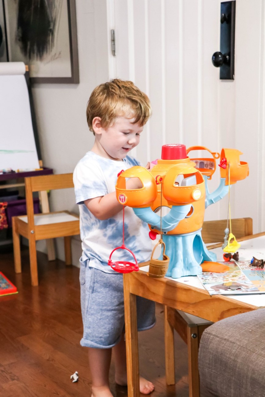 Last weekend we threw Mason an Octonauts themed third birthday party. I'm sharing all the details with you on the blog so click on over to check out the post! #ocotnauts #toddlerbirthdayparty #themedbirthdayparty #ocotnautsparty #partydecor #partysupplies #kidsbirthdayideas #toddlerbirthdayideas