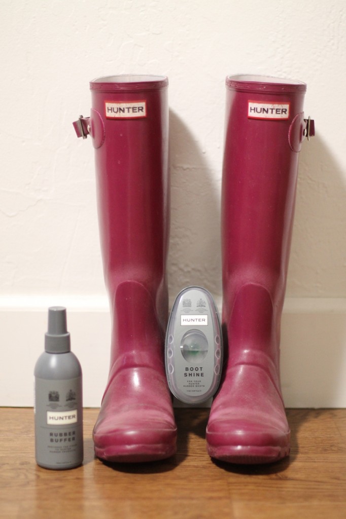 How to get your hunter boots looking new again-hunter boots-rubber boots buffer-diy-rubber boots shiner 2